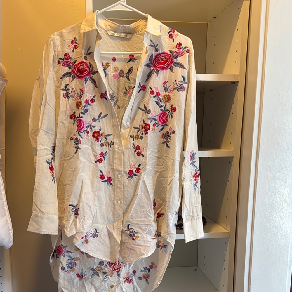 Zara Floral Embroidered Button-Up Shirt XS